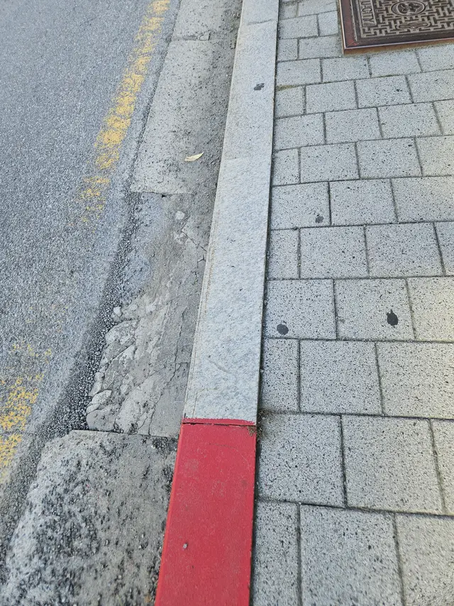 송파 횡단보도 앞 경계석 시공전후 작업후