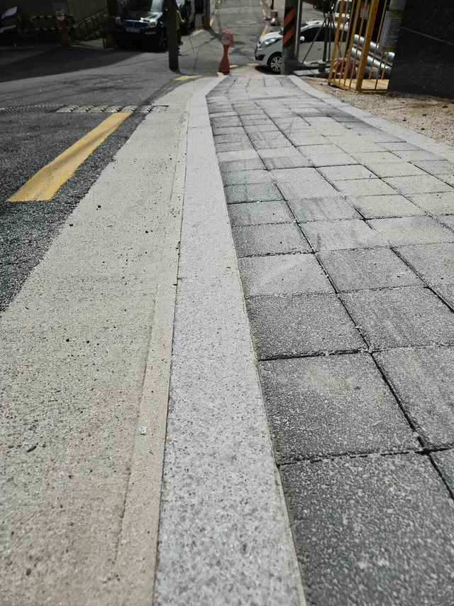 성남 골목 보도 경계석 시공전후 작업후