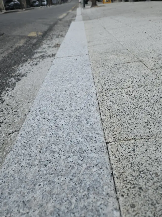 강남 도로변 경계석 시공전후 작업후