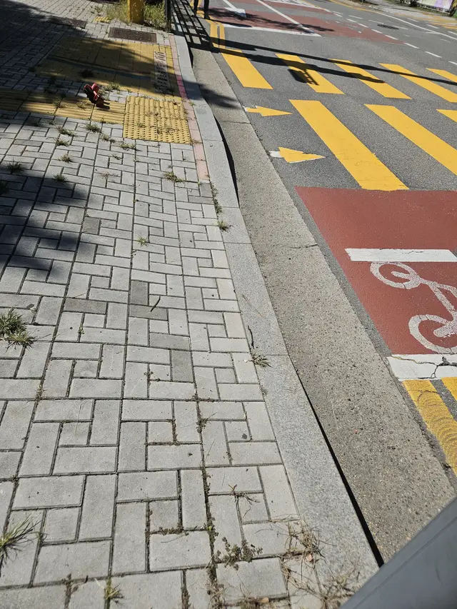 송파 횡단보도 앞 경계석 시공전후 작업전