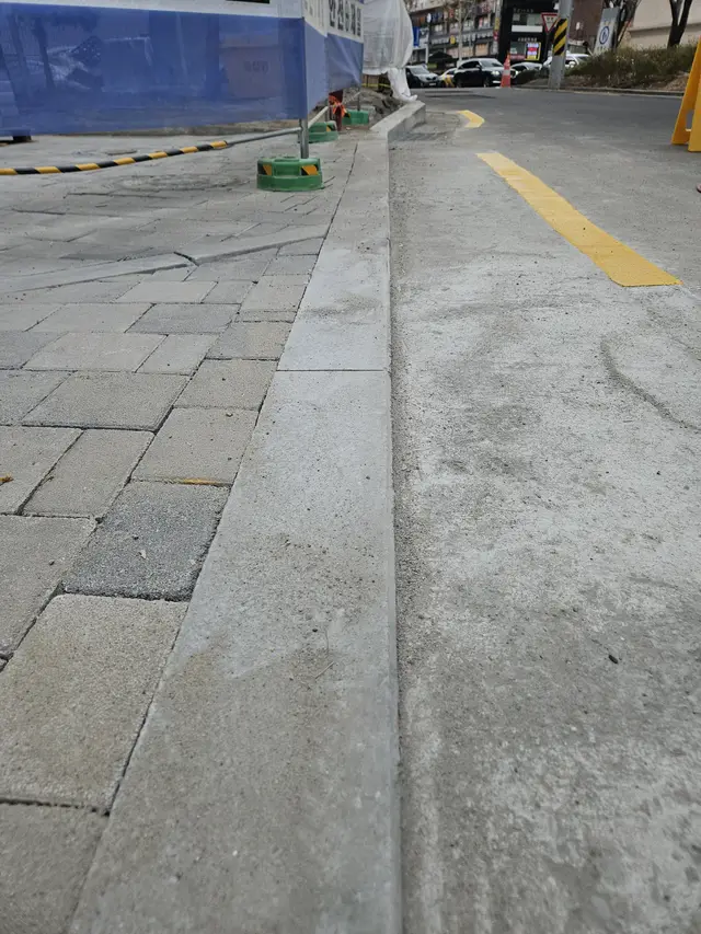 송파 공사현장 인근 보도 경계석 시공전후 작업전
